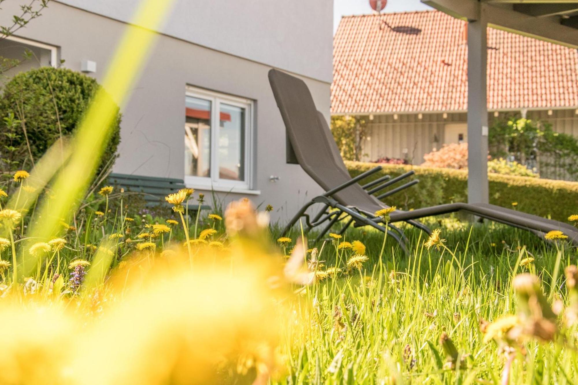 Ferienwohnung "Urlaub Bei Lina" Hergatz Exterior photo